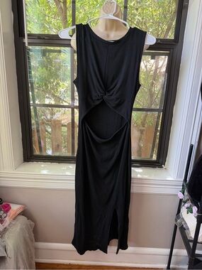 Black Sleeveless Twist Cutout Midi Dress
